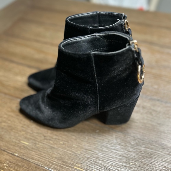 Like new Yoki Niya black ankle boots size 8.5 - Picture 4 of 10